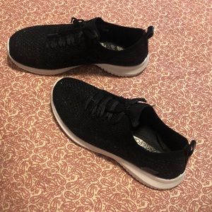 Skechers Women’s Ultra Flex Sneaker. Sz 7 Black